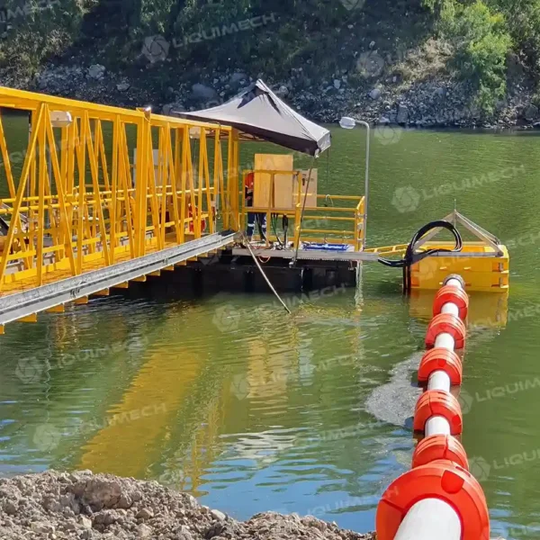 Liquimech gangway providing access between fixed and floating structures on site