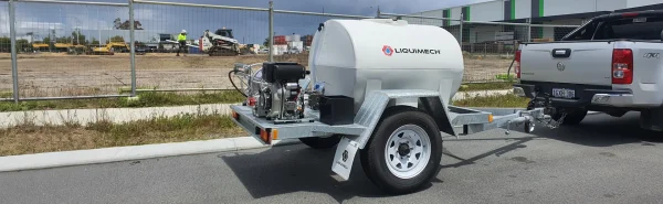 Mounted high power pressure washer unit on a construction site