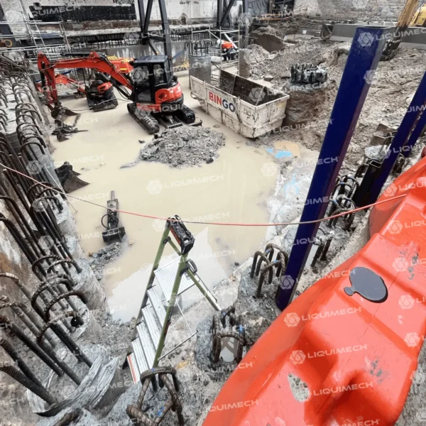 On-site Liquimech sediment tank actively separating solids from water during a civil infrastructure project.